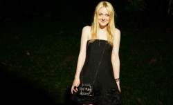 Dakota Fanning / Michael Sheen - Imagenes/Videos de Paparazzi / Estudio/ Eventos etc. - Página 6 875e5b253983540