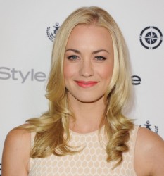 Yvonne Strahovski  D7efea270637085