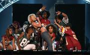 Бритни Спирс (Britney Spears) Live at The 2003 NFL Kick Off - 30xHQ C69b2e282733893