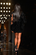 Наоми Кэмпбелл (Naomi Campbell) walks the Runway during Versace Show at Paris Fashion Week Haute-Couture FallWinter 201314 in Paris, 30.06.2013 (20xHQ) A0acdb402814653