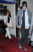 6 Mayo - Nuevas imágenes de Rob y FKA Twigs llegando a Lax!!! 27a579408009860