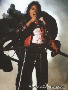 BAD WORLD TOUR  3dd9e0232521520