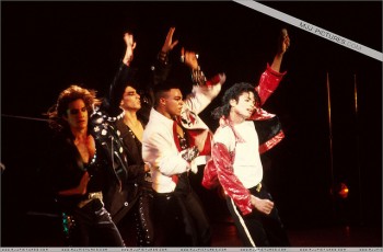 BAD WORLD TOUR  863b9c232520375