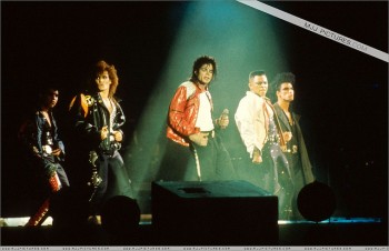 BAD WORLD TOUR  8cbad8232520445