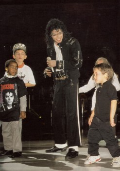 BAD WORLD TOUR  428e28232532806