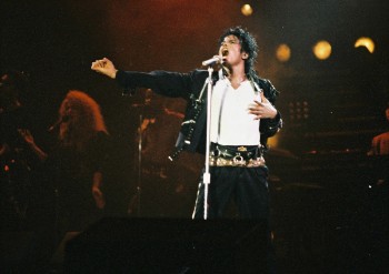 BAD WORLD TOUR  Ed3fbc232533094