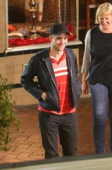 21 Enero - NUEVAS Fotos de Robert Pattinson en Adelaide, Australia (19 y 20/1)!!! 888f03233175142