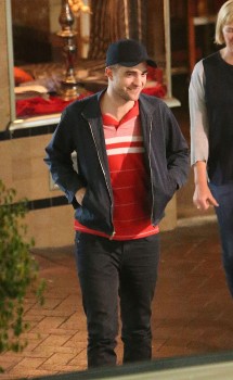 21 Enero - NUEVAS Fotos de Robert Pattinson en Adelaide, Australia (19 y 20/1)!!! Bad2c0233175337