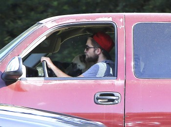 21 Mayo-Nuevas fotos de Rob en LA con Bear y Bernie C6f46c255502012