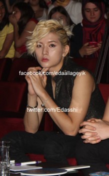 [PICS] 130629 NU'EST entrevista + mini show na Turquia (Turkey) Bdfcc9263501611