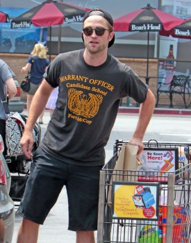6 Julio - Nuevas imágenes de Rob haciendo compras!!! (5 Julio) 33d5f8264076805