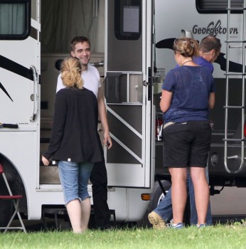 23 Julio - Nuevas imágenes HQ de Robert en el set de MTTS, ayer!!! (22 Julio) 38afed266730285