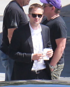 18 Agosto - Nuevas imágenes HQ de Rob en el set de "Map to the Stars" en LA!!! (17 Agosto) A2aa42271039992