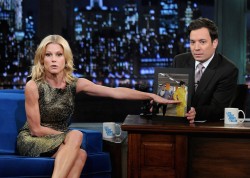 Julie Bowen - visits Late Night with Jimmy Fallon in NYC 10/ 7cb5a8283525953