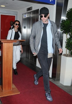 6 Mayo - Nuevas imágenes de Rob y FKA Twigs llegando a Lax!!! A82d04408009268