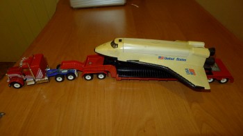 Peterbilt Tieflader mit Space Shuttle siku 4016 5a916b298898198