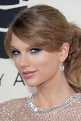 Taylor Swift - The 56th Annual GRAMMY Awards 01/26/14 A3a069304127892