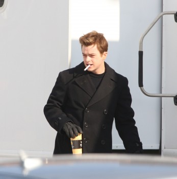 19 Febrero - Nuevas fotos de Rob y Dane Dehann llegando al set de "Life"!!! A14cd8309032159