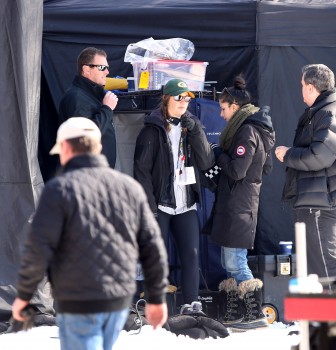 19 Febrero - Nuevas fotos de Rob y Dane Dehann llegando al set de "Life"!!! Efef52309053265