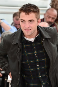 19 Mayo - Rob en el Photocall de Maps to the Stars en el Festival de Cine de Cannes 2014!!!! 70e7bd327478521