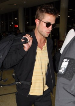 7 Junio - Nuevas imágenes de Rob llegando a Sydney!!! (4 Junio) 2aaff6331056694