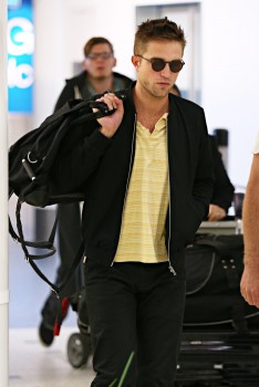 7 Junio - Nuevas imágenes de Rob llegando a Sydney!!! (4 Junio) 8df93b331097749