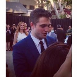 13 Junio - Más de Rob en la Premiere de The Rover en LA!!! 43b42b332772850