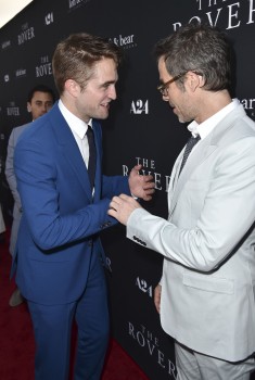 16 Junio - Rob en la Alfombra Roja de la Premiere de The Rover en LA - Parte 2!!!! 28bdef333029844