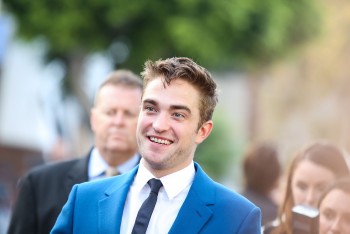 16 Junio - Rob en la Alfombra Roja de la Premiere de The Rover en LA - Parte 2!!!! 6da930333026607