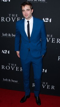 16 Junio - Rob en la Alfombra Roja de la Premiere de The Rover en LA - Parte 2!!!! Bb1ae0333026463