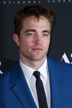 16 Junio - Rob en la Alfombra Roja de la Premiere de The Rover en LA - Parte 2!!!! 102b3c333032368