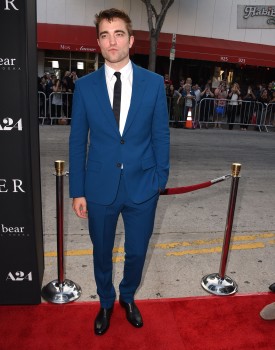 16 Junio - Rob en la Alfombra Roja de la Premiere de The Rover en LA - Parte 2!!!! 13a0dd333030558