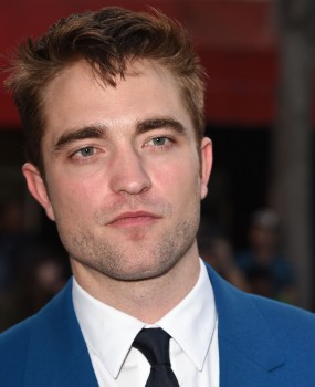 16 Junio - Rob en la Alfombra Roja de la Premiere de The Rover en LA - Parte 2!!!! 5891e0333031383