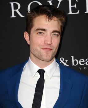 16 Junio - Rob en la Alfombra Roja de la Premiere de The Rover en LA - Parte 2!!!! 7320fd333031936