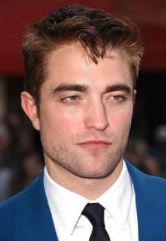 16 Junio - Rob en la Alfombra Roja de la Premiere de The Rover en LA - Parte 2!!!! 77454b333031189