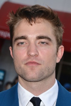 16 Junio - Rob en la Alfombra Roja de la Premiere de The Rover en LA - Parte 2!!!! Ce623b333034186