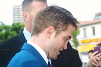 29 Junio - Más de 190 Fan Fotos de Rob de la premiere de "The Rover"!!! 13736c335011935