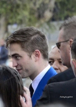 29 Junio - Más de 190 Fan Fotos de Rob de la premiere de "The Rover"!!! D6dbb7335012297