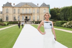 Jennifer Lawrence - Christian Dior fashion show in Paris - J Db9150337649553