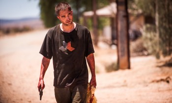 14 Julio - Nuevos Stills de The Rover + Antiguos en HQ + Guy Pearce habla sobre Rob con GQ Australia!!! B4a638338804447