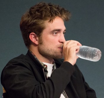 10 Agosto - Más Fotos Fan de Robert en The Rover Q&A 'Meet The Filmmakers' At The Apple Store!!! 63fd5e344039317