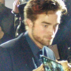 10 Septiembre - Rob en la Premiere de MTTS en TIFF!!! Fbaaa4350337612