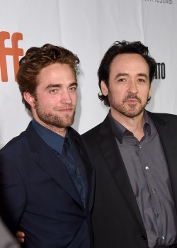 10 Septiembre - Rob en la Premiere de MTTS en TIFF!!! 721c76350340796