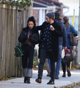 3 Noviembre - Nuevas fotos HQ de Rob y FKA Twigs en Toronto ayer!!! ( 2 Noviembre) * AÑADIDAS + IMÁGENES * 0bf014362054459