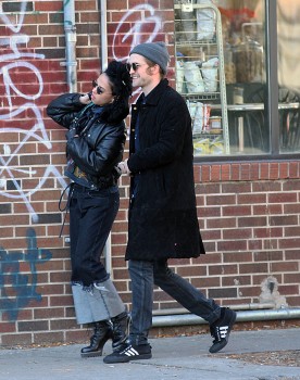 3 Noviembre - Nuevas fotos HQ de Rob y FKA Twigs en Toronto ayer!!! ( 2 Noviembre) * AÑADIDAS + IMÁGENES * 755084362054300