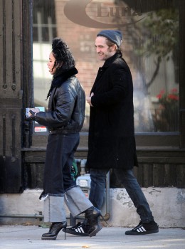 3 Noviembre - Nuevas fotos HQ de Rob y FKA Twigs en Toronto ayer!!! ( 2 Noviembre) * AÑADIDAS + IMÁGENES * F7e171362054222