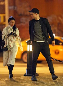 8 Noviembre - Nuevas imágenes HQ de Rob y FKA Twigs en New York!!! (5 Noviembre) 172519362878357