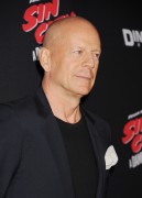 Брюс Уиллис (Bruce Willis) Sin City A Dame to Kill For Premiere, TCL Chinese Theater, 2014 - 70xHQ Fd86b7381274957