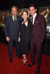 Julianne Moore - 'Seventh Son' special screening in NYC 1/30 21d3aa386408053