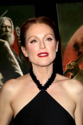 Julianne Moore - 'Seventh Son' special screening in NYC 1/30 822f37386407931